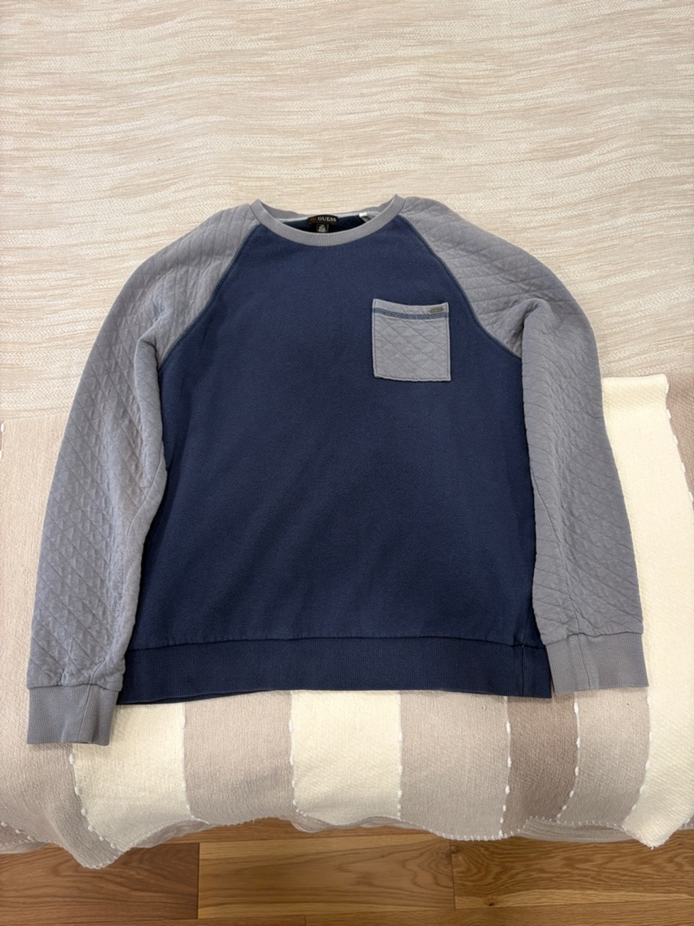 GUESS Men’s Large Navy Crewneck Sweatshirt Gray Quilted Raglan Sleeves